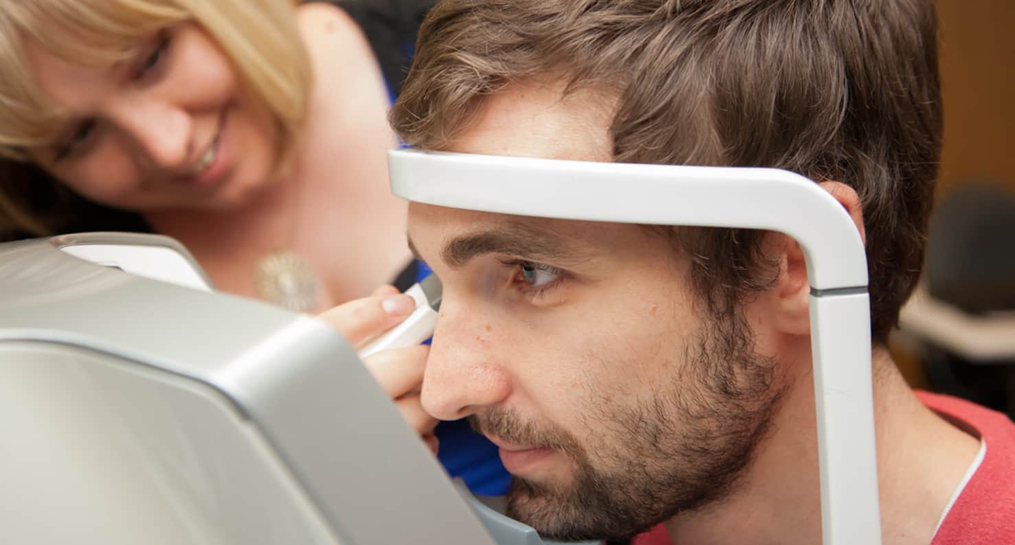 lasik omaha patient getting eye tests for lasik